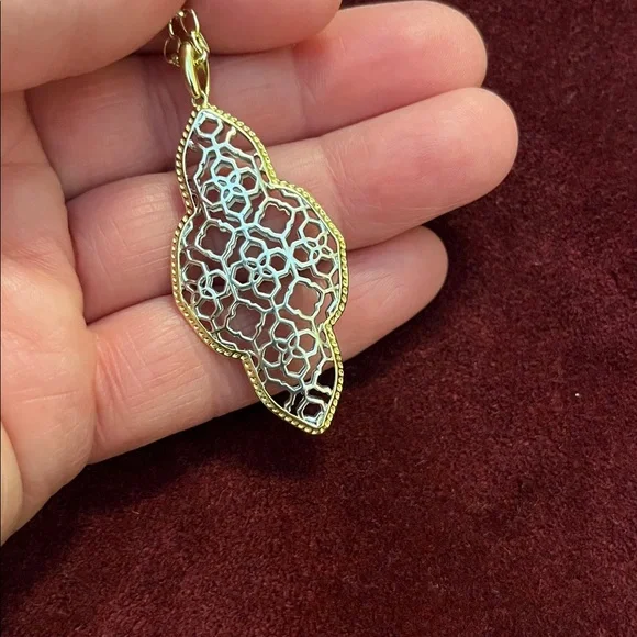 Kendra Scott Abbie long pendant NWT - Picture 12 of 13